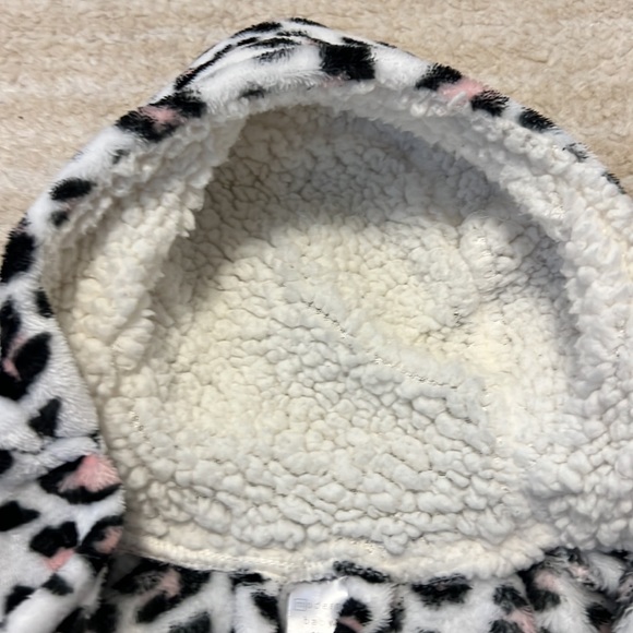 Modern Baby Super Soft Leopard Print Robe with hood! - Picture 6 of 7